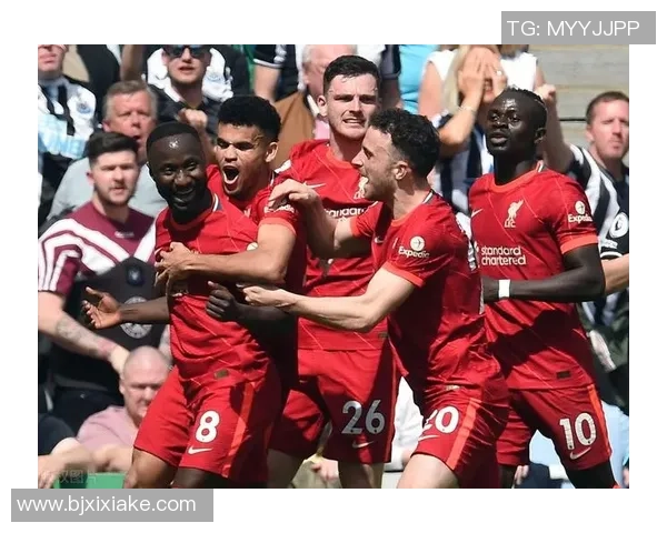 英超大战利物浦狂胜曼联四球大捷帽子戏法点燃全场热情