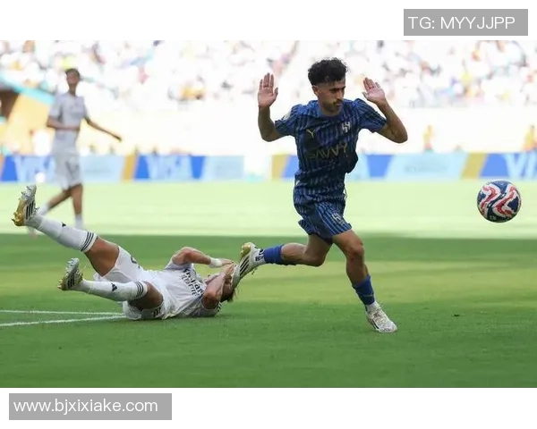 德甲精彩对决切尔西与巴黎圣日耳曼战平神扑瞬间引发全场热议