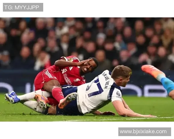 西甲激战利物浦6-2大胜巴黎补时进球引发争议判罚全场沸腾